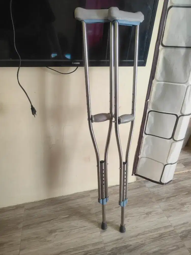 Tongkat ketiak aluminium