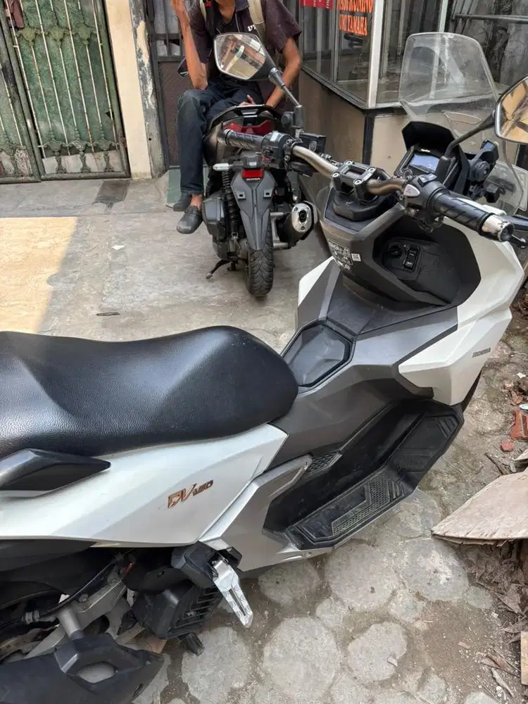 Honda ADV 160 ABS 2024 putih Pajak Hidup Mulus Siap Pakai