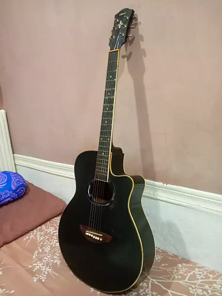 Gitar akustik electrik yamaha suara bagus distorsi manteup