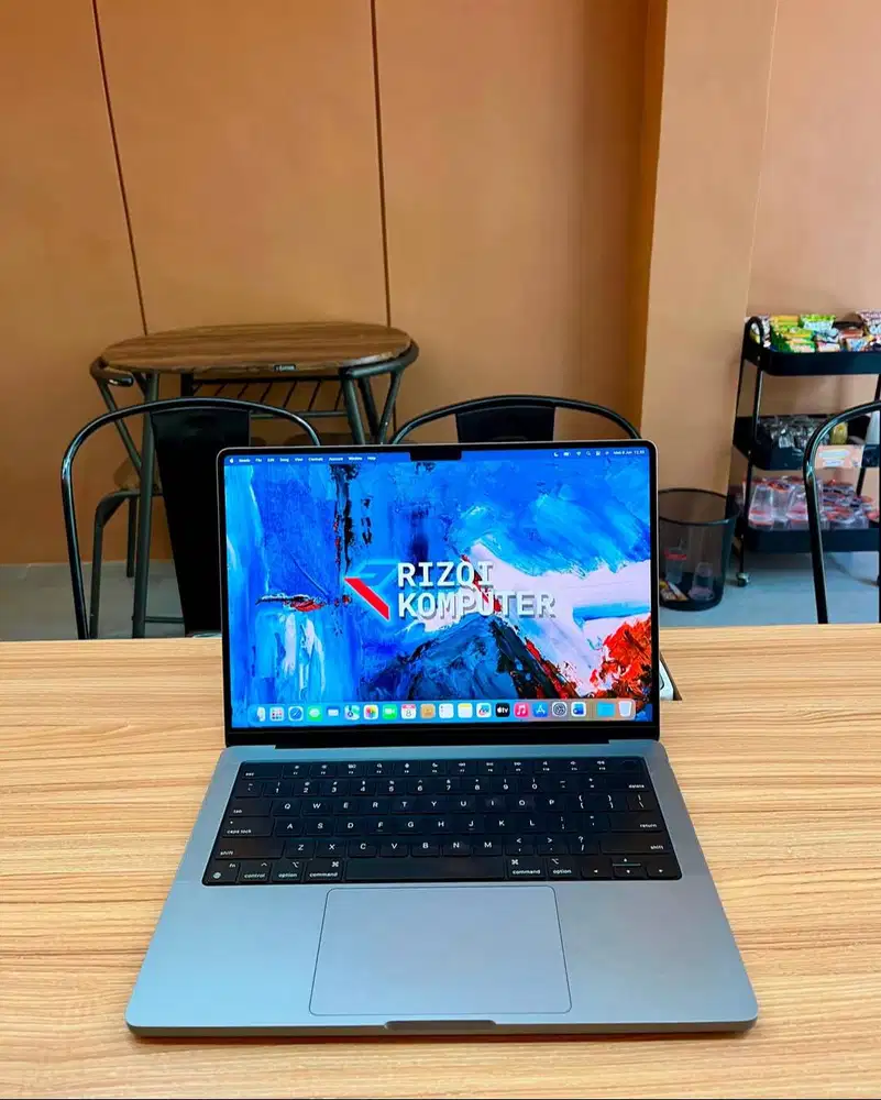 MacBook Pro 14 M1 2021 Apple M1 Pro CPU 8 Core RAM 16GB SSD 512GB