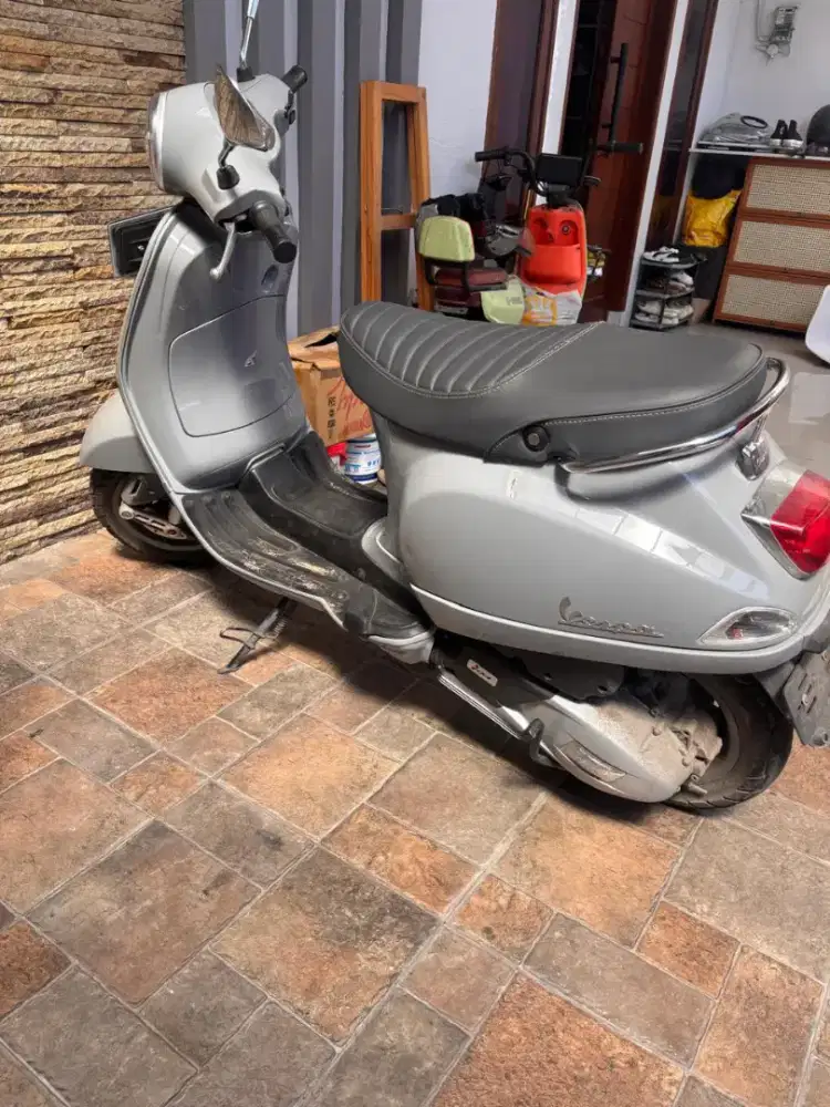 Vespa 2024  lx dengan kondisi mulus pajak mati 2 thn