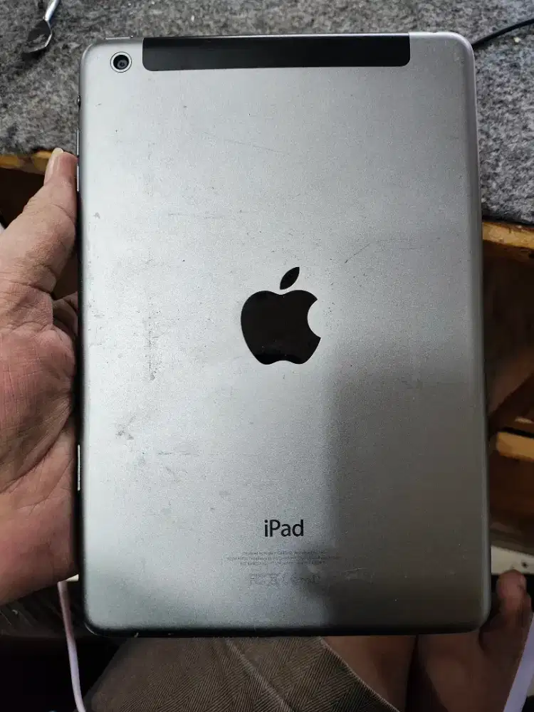 iPad mini gen 1 64gb wifi celluler.