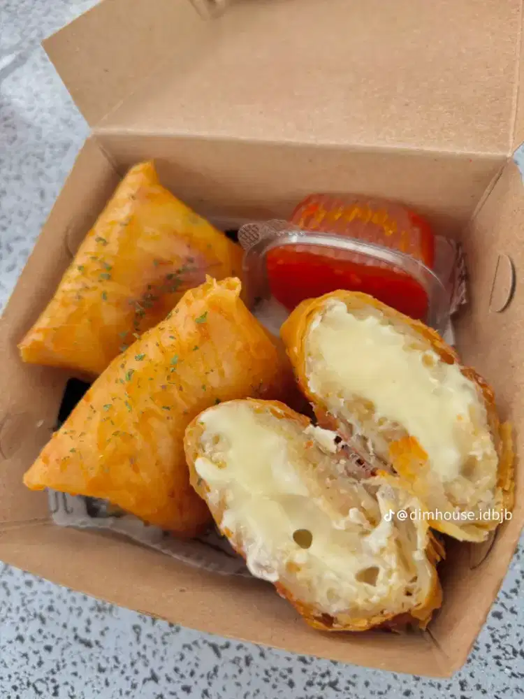 Dibutuhkan pekerja untuk bagian produksi dimsum