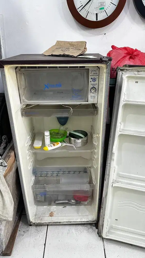 Kulkas pintu sudah copot