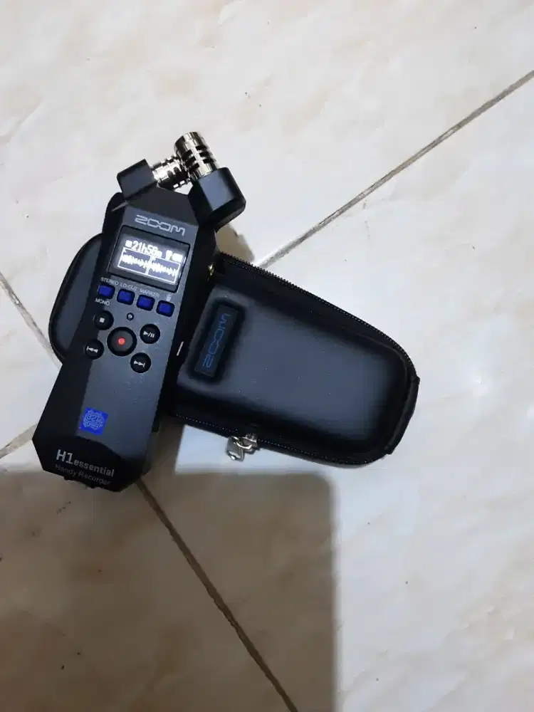 Perekam suara zoom h1 essential like new