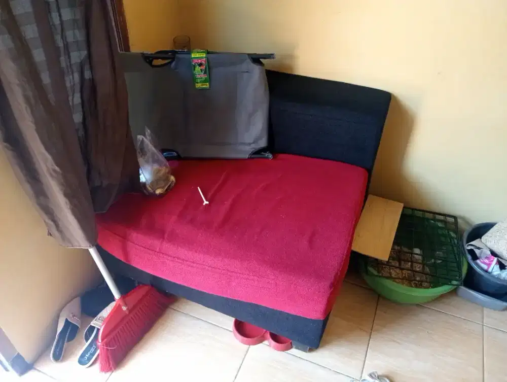 Sofa panjang dan kecil
