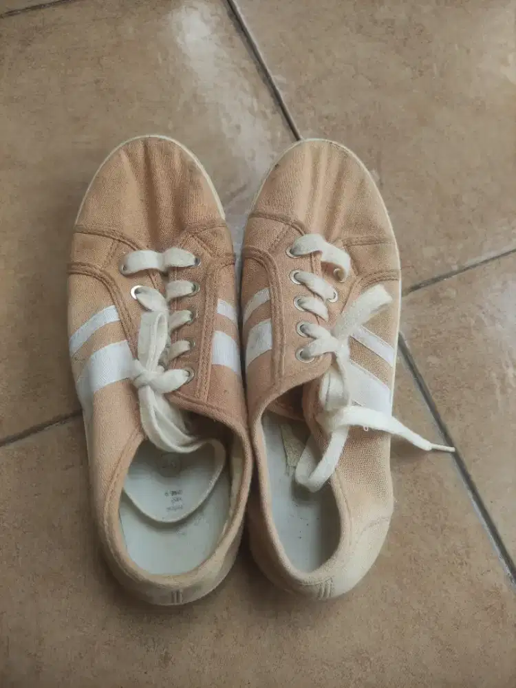 SEPATU SECOND WANITA MURAH RUBI