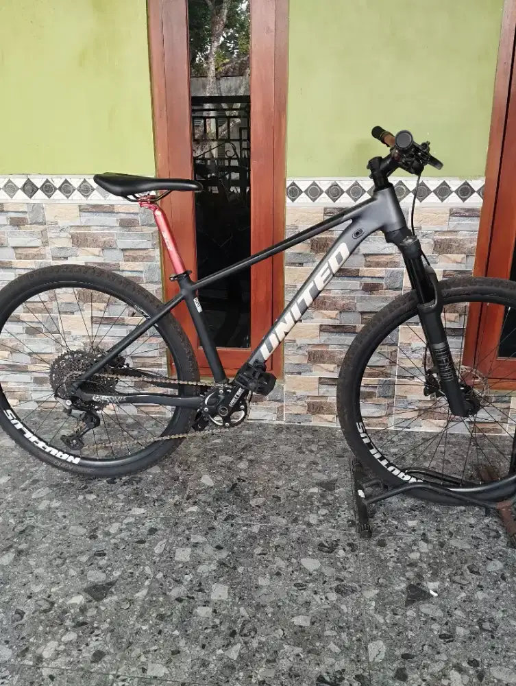 United Clovis 5,10 like new