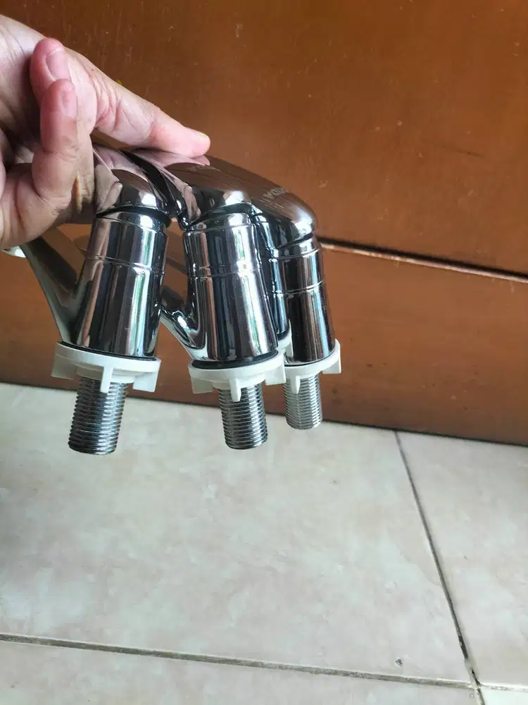 Kran wastafel baru stok lama