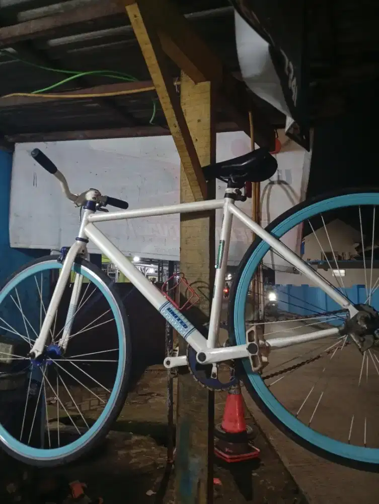 Sepeda fixie united