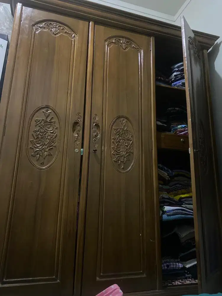 Lemari Kayu Jati