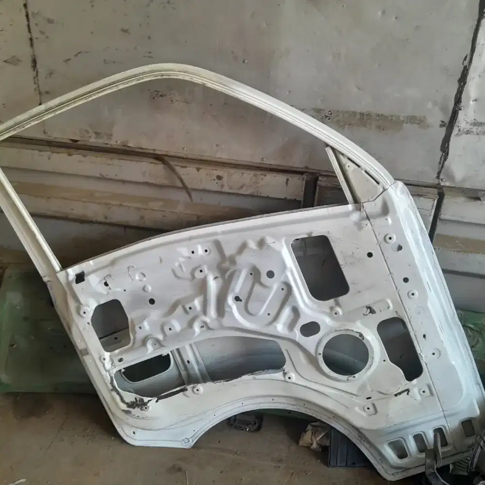 Jual pintu copotan isuzu traga
