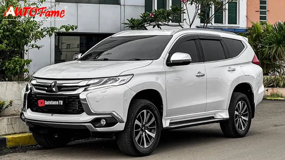Mitsubishi Pajero Sport Dakar Ultimate 4x2 AT White On Beige NIK 2019