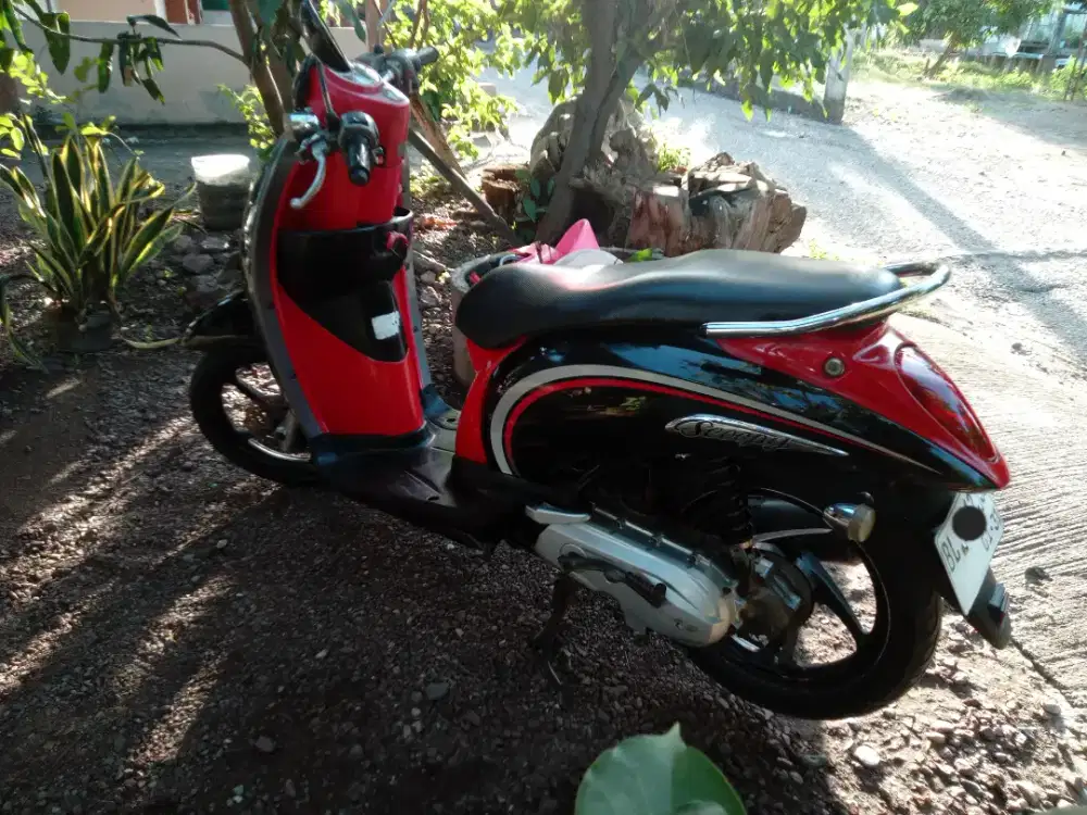 Di jual motor honda scoopy