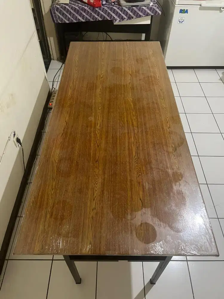 Meja makan kayu bekas