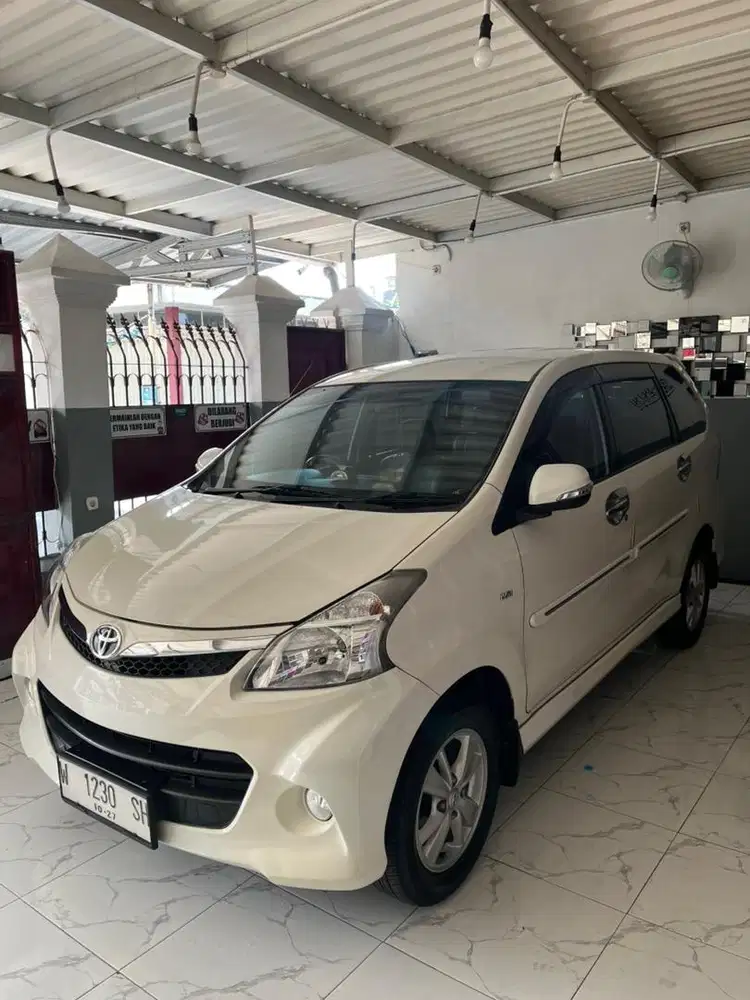 TOYOTA AVANZA VELOZ