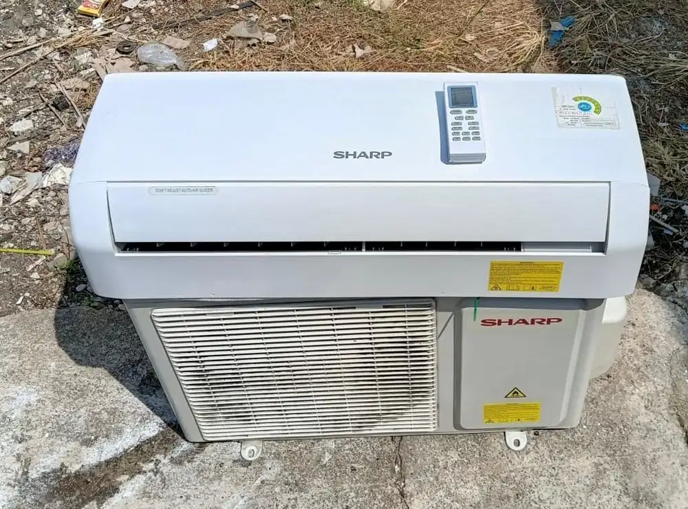 Jual ac sharp r32 1/2 pk masih ori mulus + psang+ gransi 2 bln