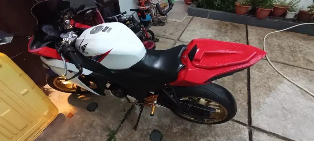 JUAL CBR 150 THN 2013
