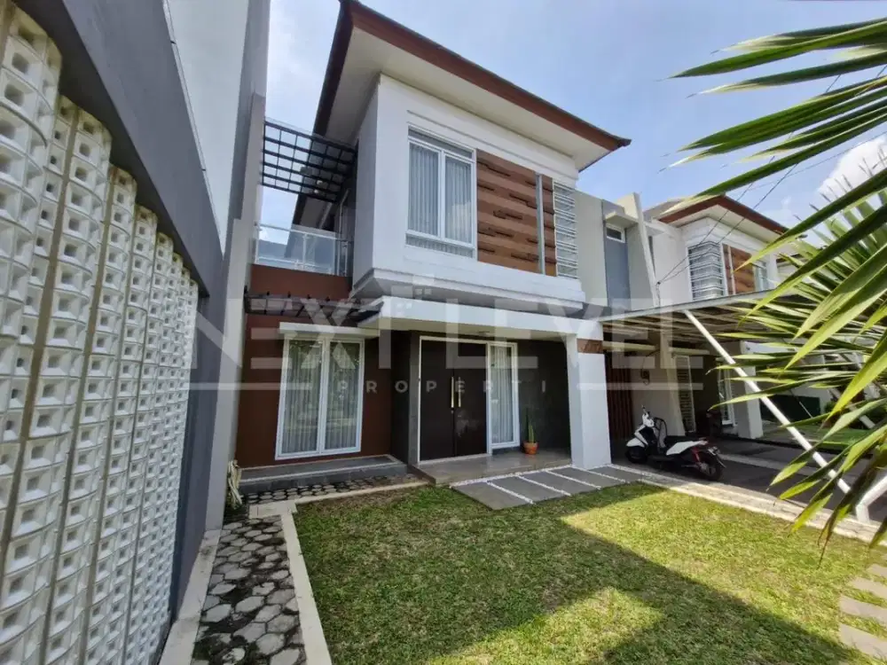 Dijual Murah Rumah Hook Mewah Modern dengan Taman Luas di Jakarta Timur