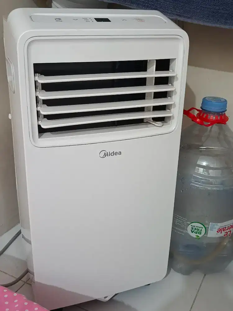 AC Portable Midea 1/2PK Second Seperti Baru