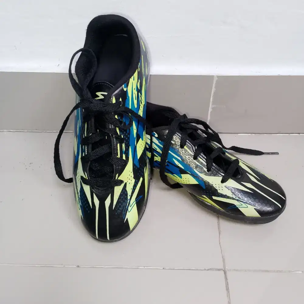 Sepatu futsal SPECS Alpha XTD