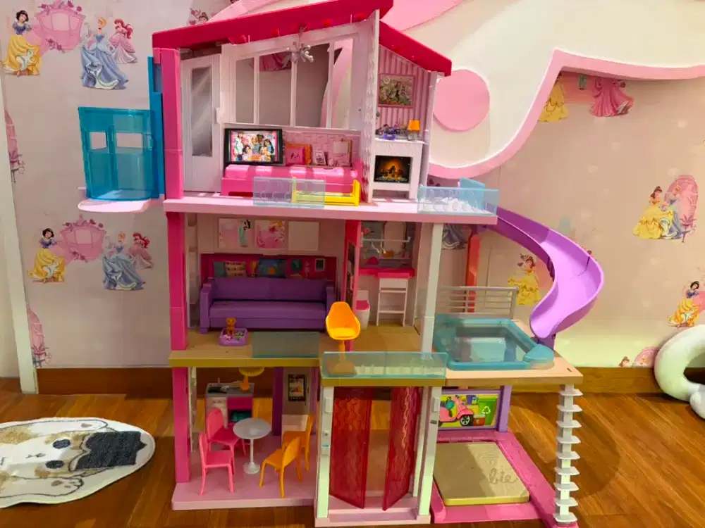 Rumah boneka barbie