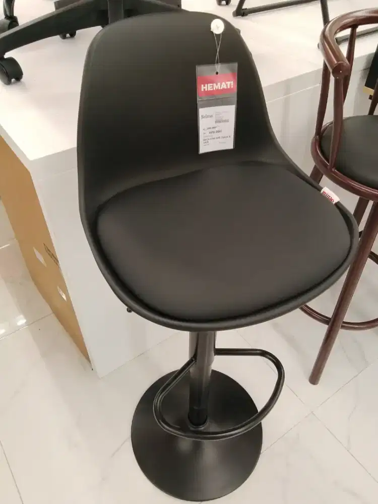 Macaroni bar chair black