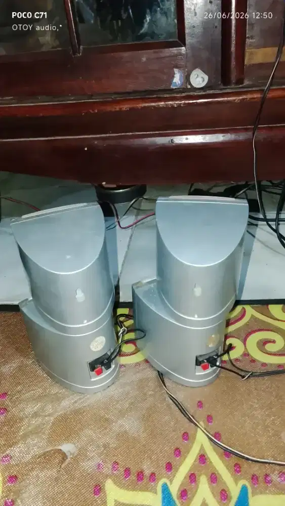 Sepasang surround pasif polos