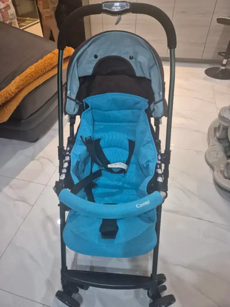 Stroler bayi atau anak merk combi cozy 200D