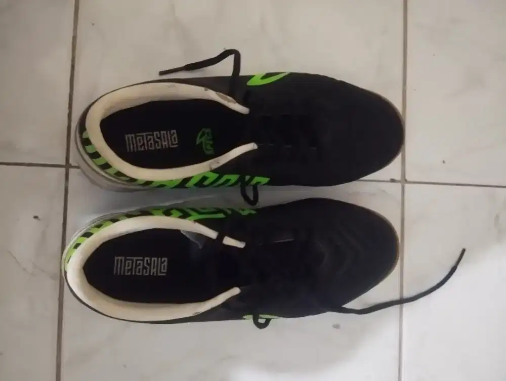 Sepatu futsal specs metasala