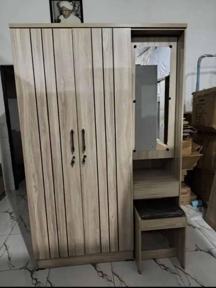 Lemari 2pintu +meja rias