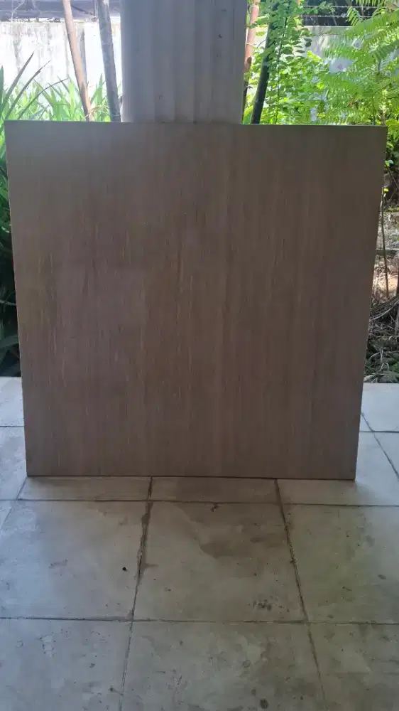 Keramik 80 x 80 ( ada 8 keping)