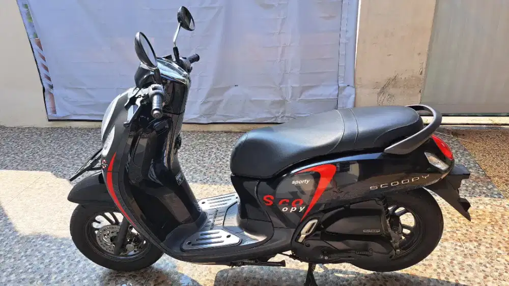 Scoopy sporty black