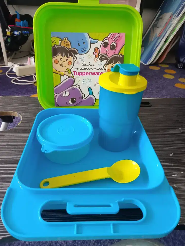 1 set meal box merk Tupperware