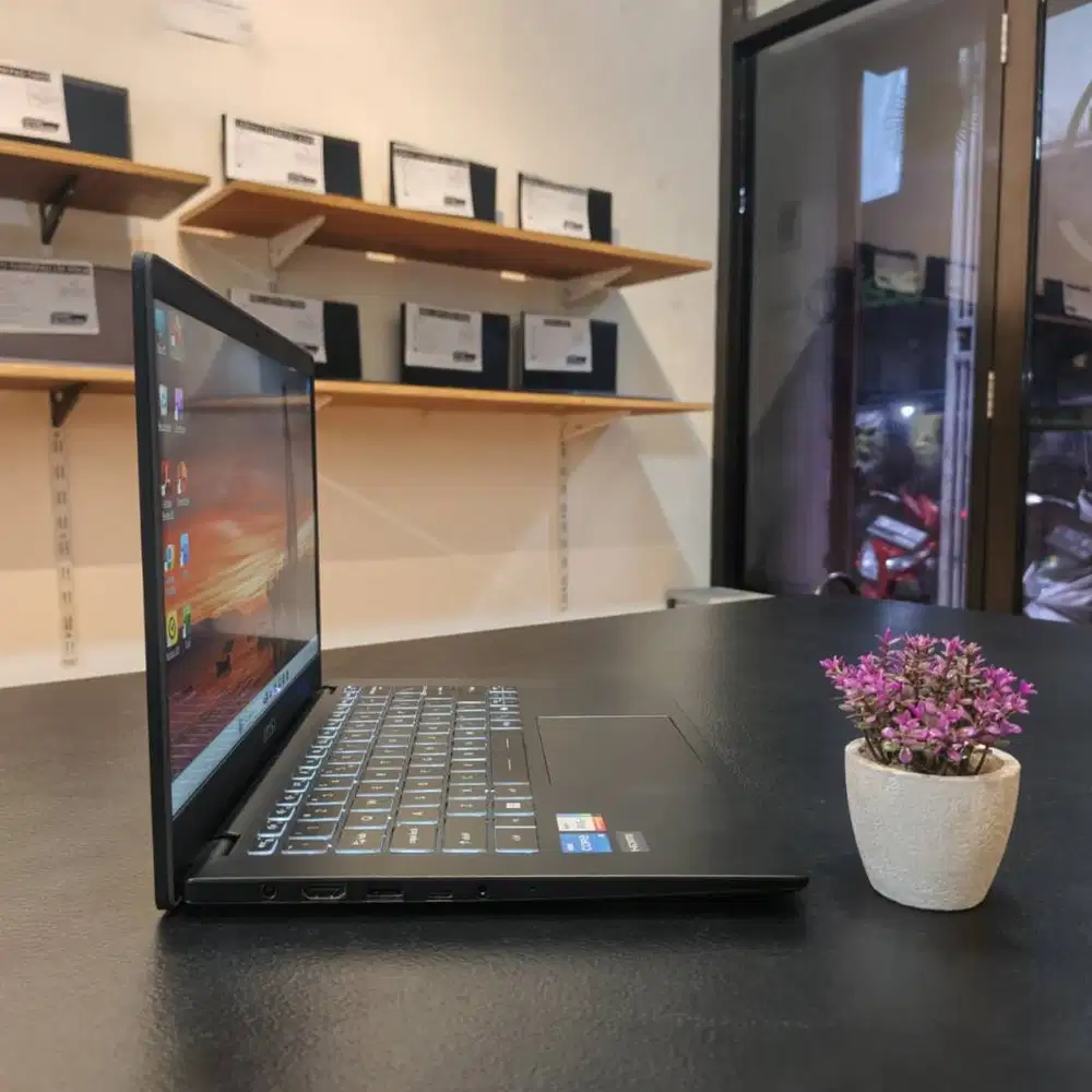 PROMO LAPTOP MURAH MSI MODERN 14//CORE I5-1235U//INTEL IRIS XE