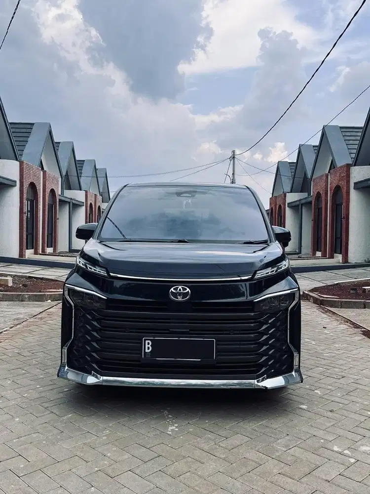 TOYOTA VOXY TSS AT 2022
