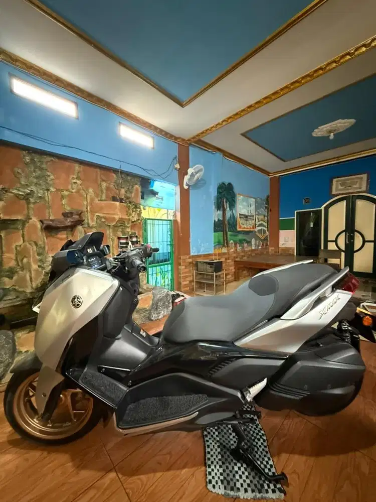 LOW KM! Yamaha Xmax 2023 Black on Black (Wrapping Silver)