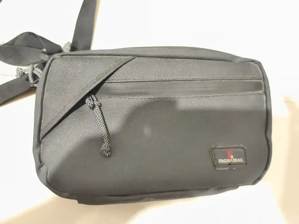 Tas Selempang Pria Faghaibag Hitam - Kondisi Bagus (50rb Bandung)