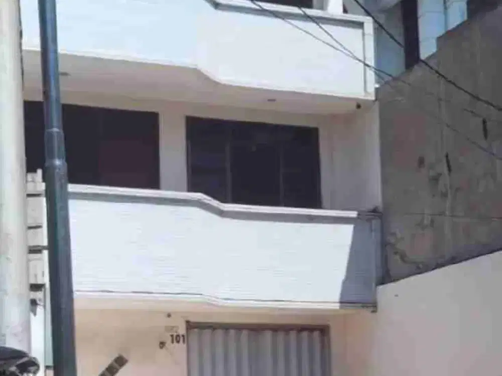 Disewakan ruko 3 lantai di Kedungsari Surabaya
