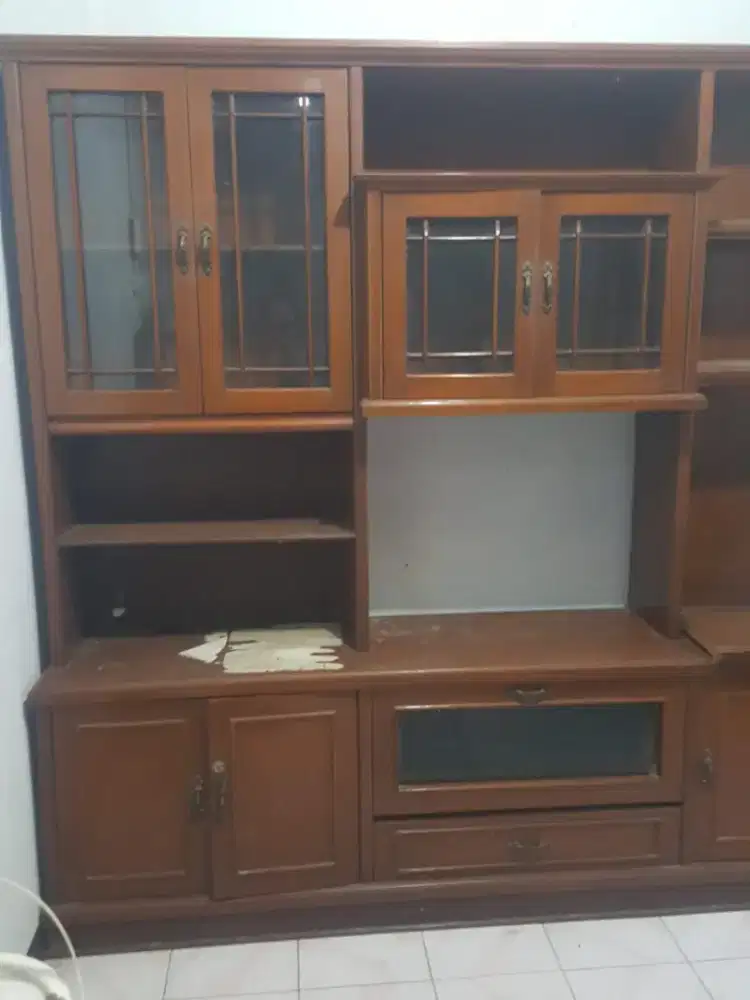Lemari Jati Ruang Tamu