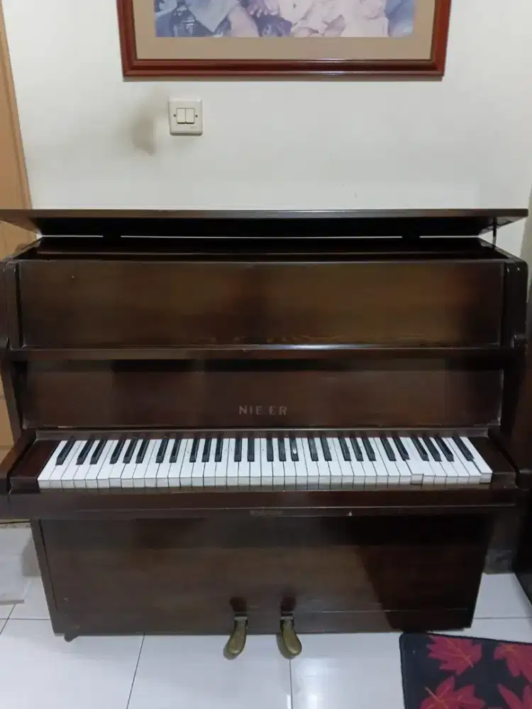Piano Akustik Nieer (SECOND)