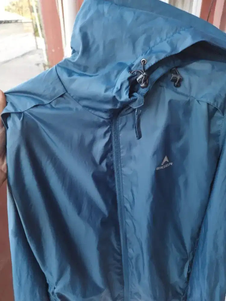 Jaket Eiger Anti Hujan Ringan