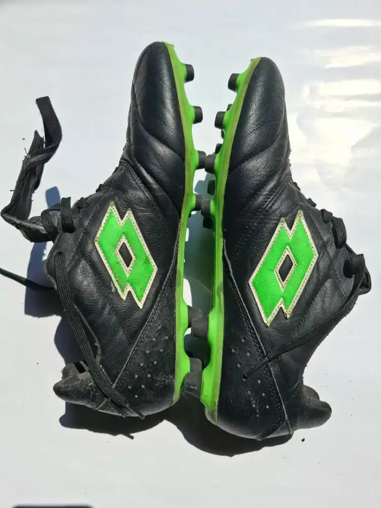 Sepatu bola Lotto stadio size 43,5 .