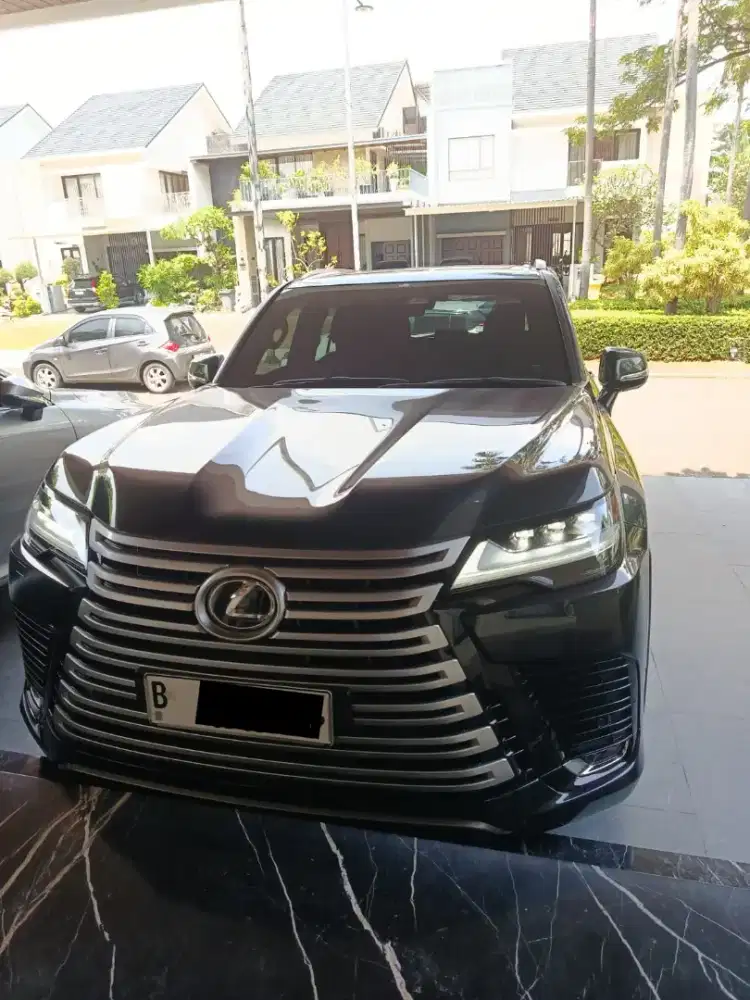 LX700h Hybrid 7 Seater