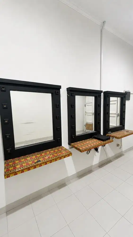 Meja rias salon (bekas)