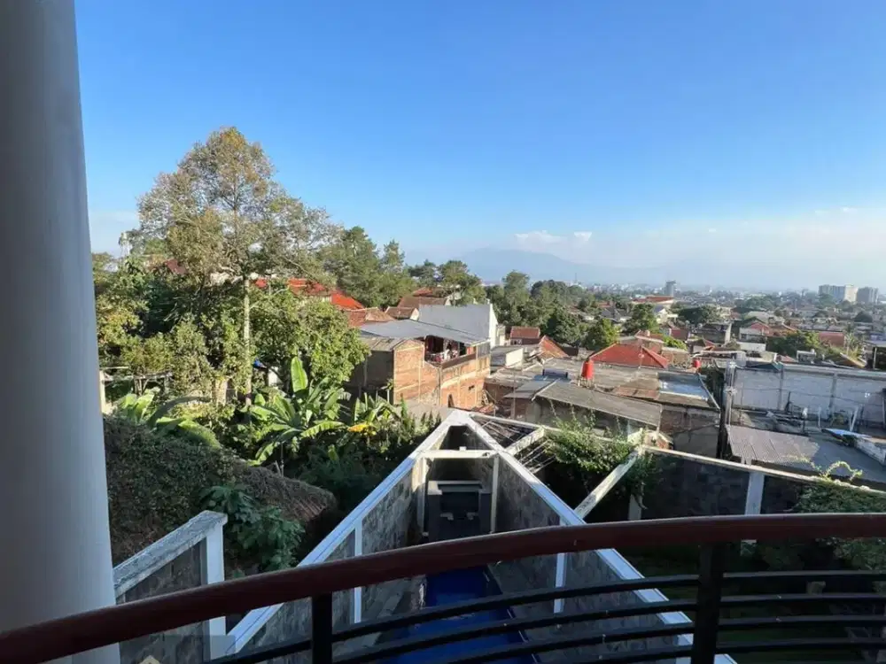 RUMAH SIAP HUNI DI DAGO BANDUNG Dengan Kolam Renang Pribadi Askes Mudah Harga Nego
