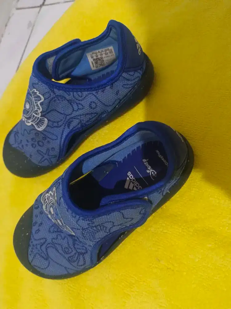 merk adidas, mines ga ada kardus kondisi bagus