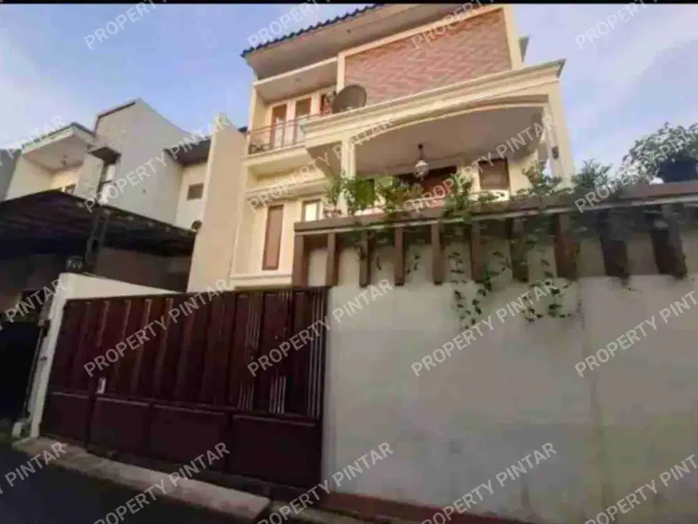 DI JUAL RUMAH BAGUS 3 LANTAI ADA KOLAM RENANG AKSES MOBIL BISA KPR DI POLTANGAN PASAR MINGGU JAKSEL