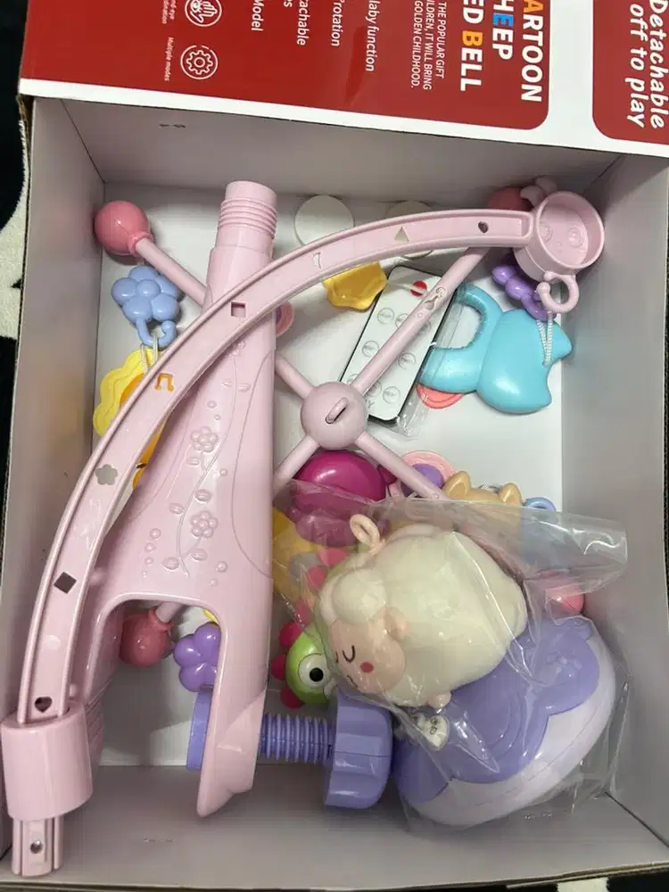 Gantungan putar bayi musik boneka