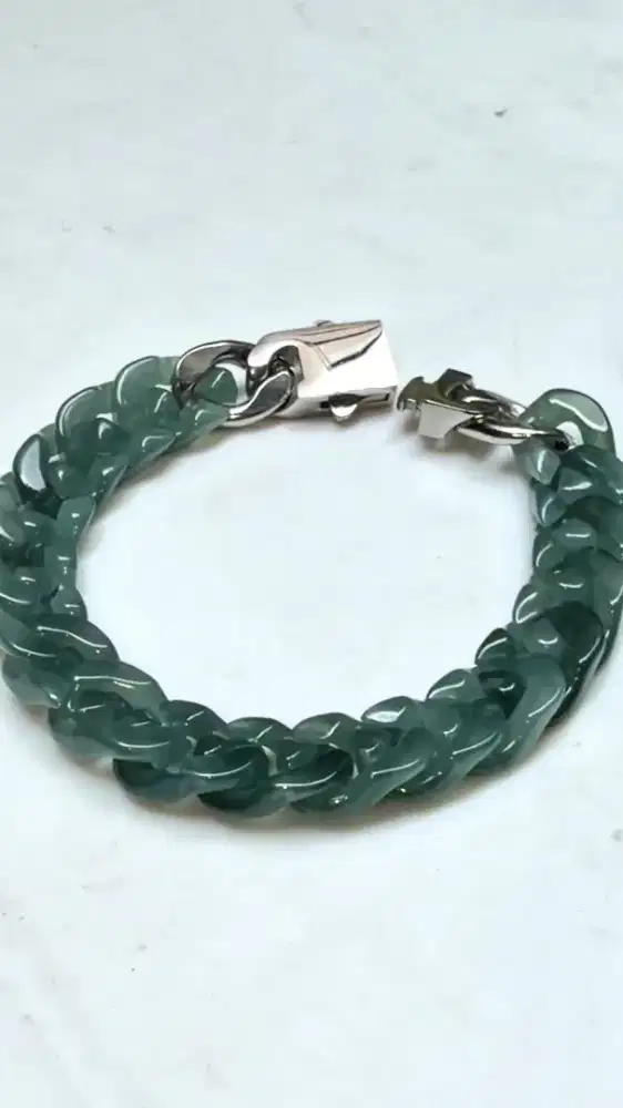 Batu Giok Natural
Jadeite Jade Type A
Lengkap Memo, Berat : 33.18 gram